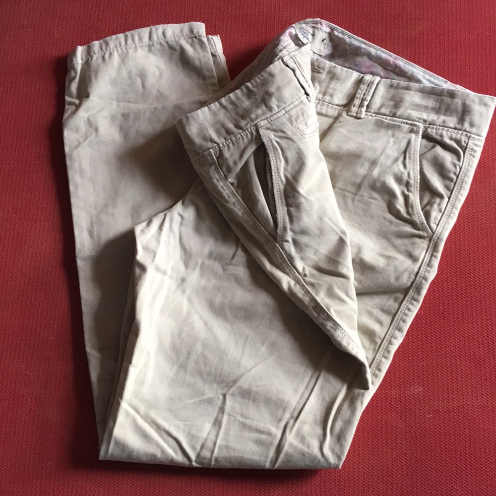 Khaki American eagle capris